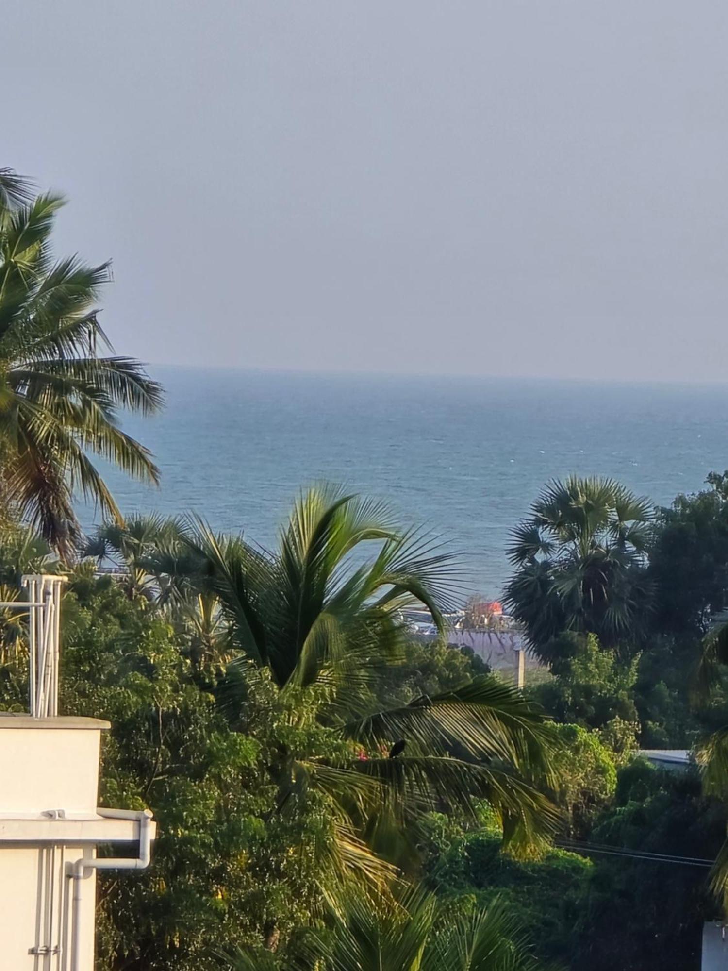 Le Dreamy Residency Hotel Pondicherry Exterior photo